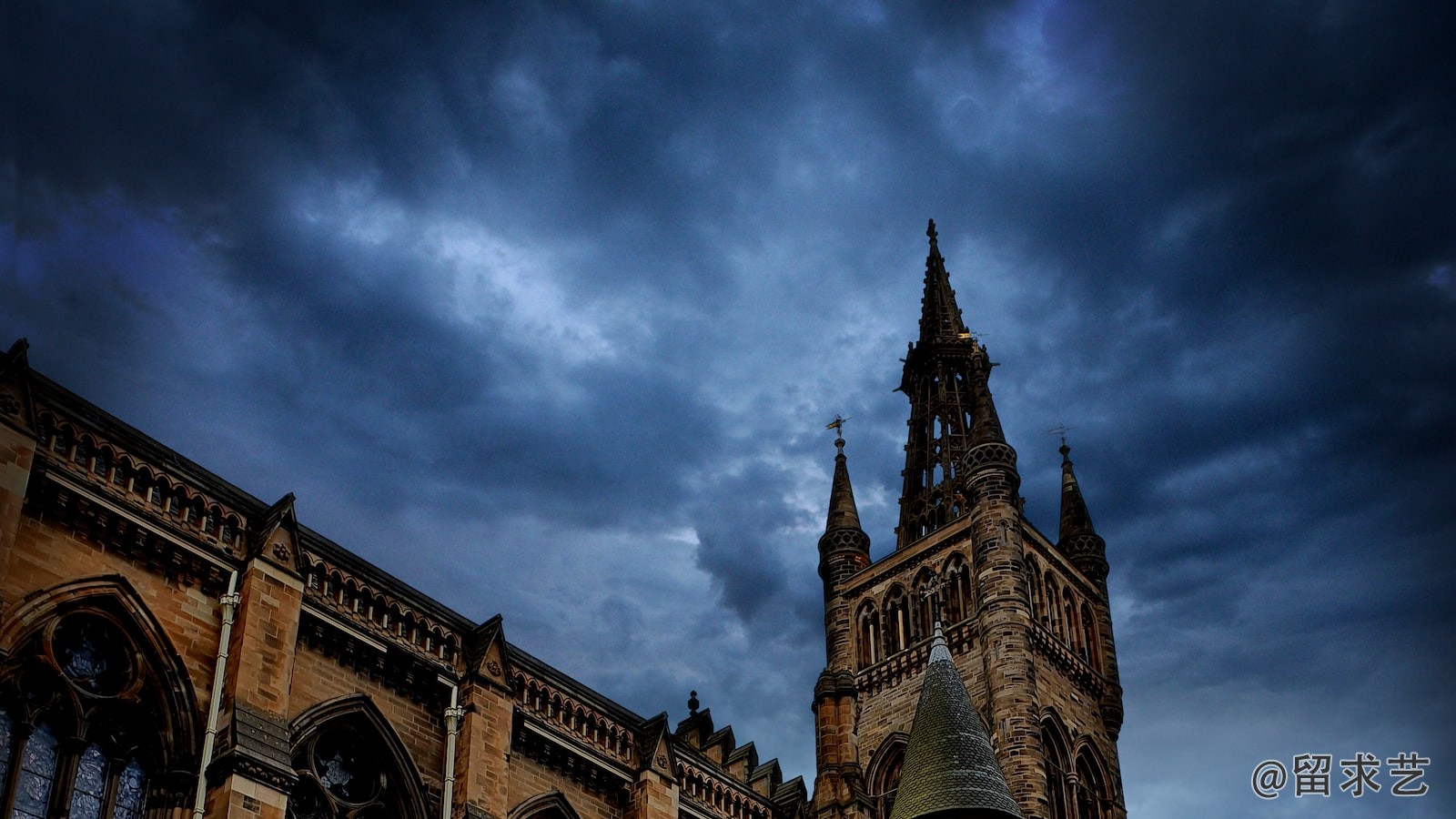 東北石油大學(xué)本科a的學(xué)費(fèi)是多少