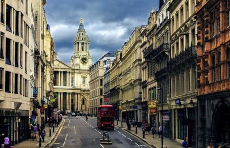 倫敦時(shí)裝學(xué)院研究生學(xué)費(fèi)多少？